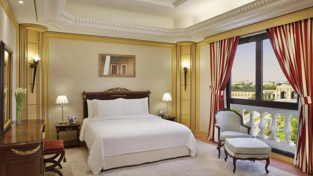 1 Bedroom Executive Double Corner Suite (full double bed)