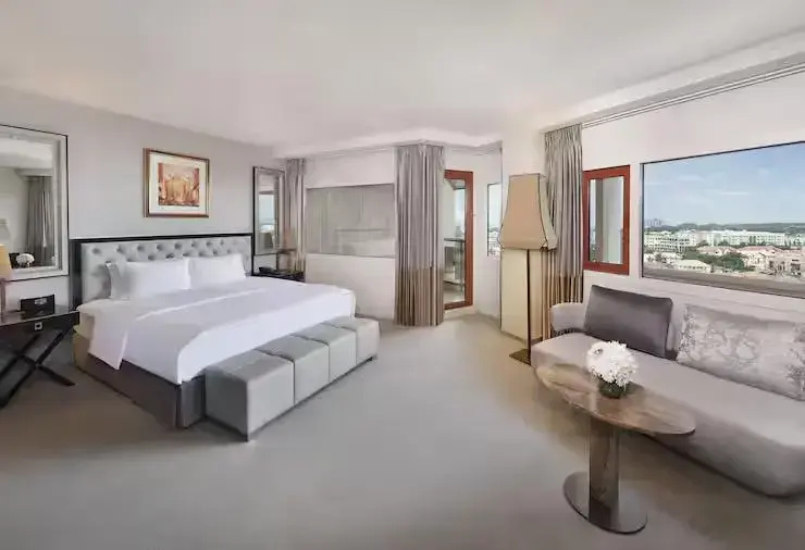 Presidential Executive Sextuple room