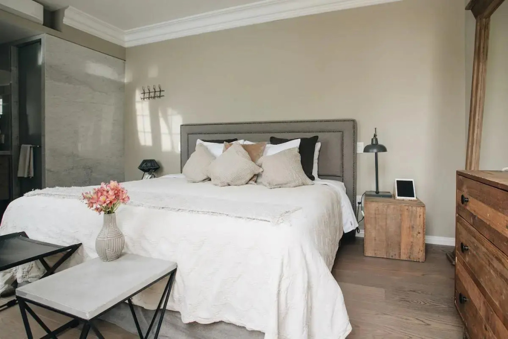 De la Lama Double room (full double bed)