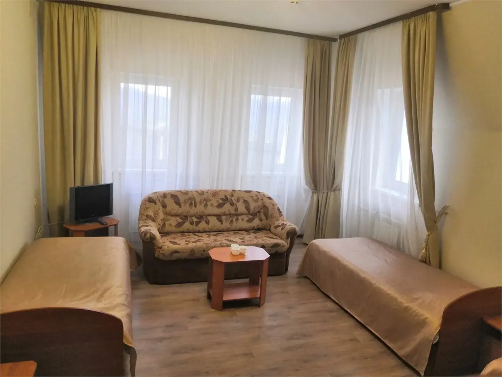 Quintuple room