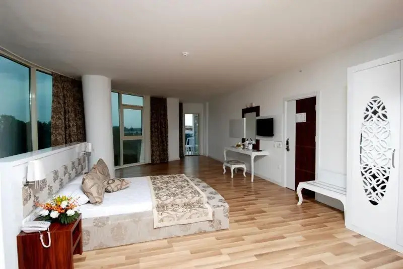 Double Suite (full double bed)