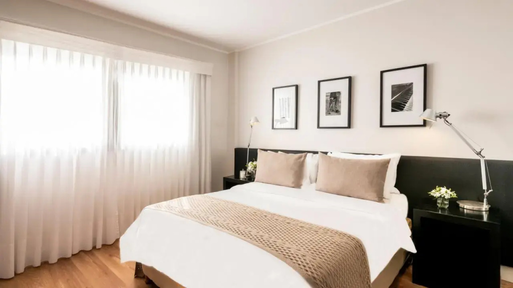Junior Double room (full double bed)