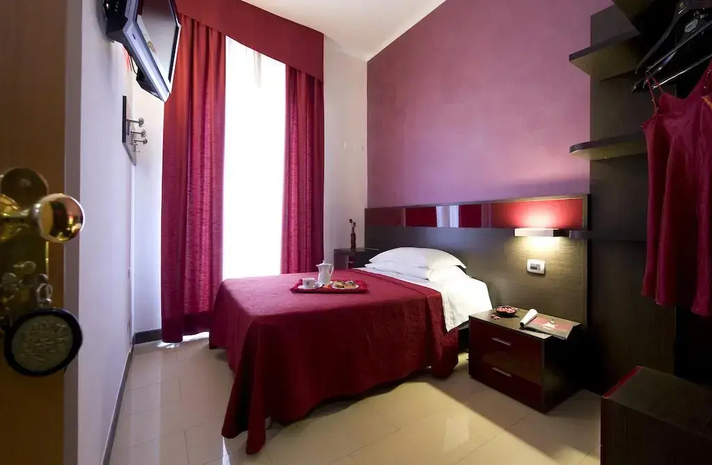 French bed Single room