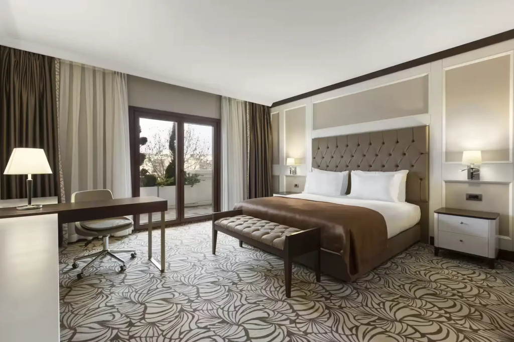 Presidential Double Suite full double bed