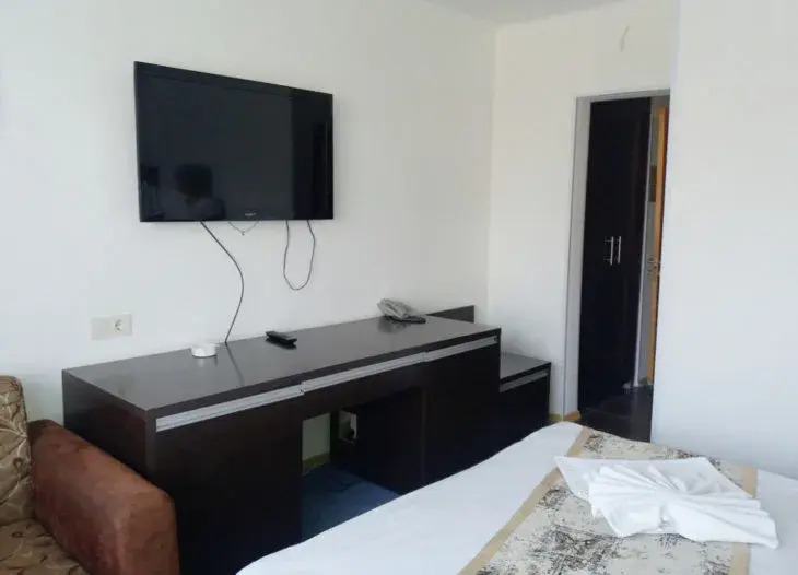 Двухместный полулюкс двуспальная кровать в Саяхат