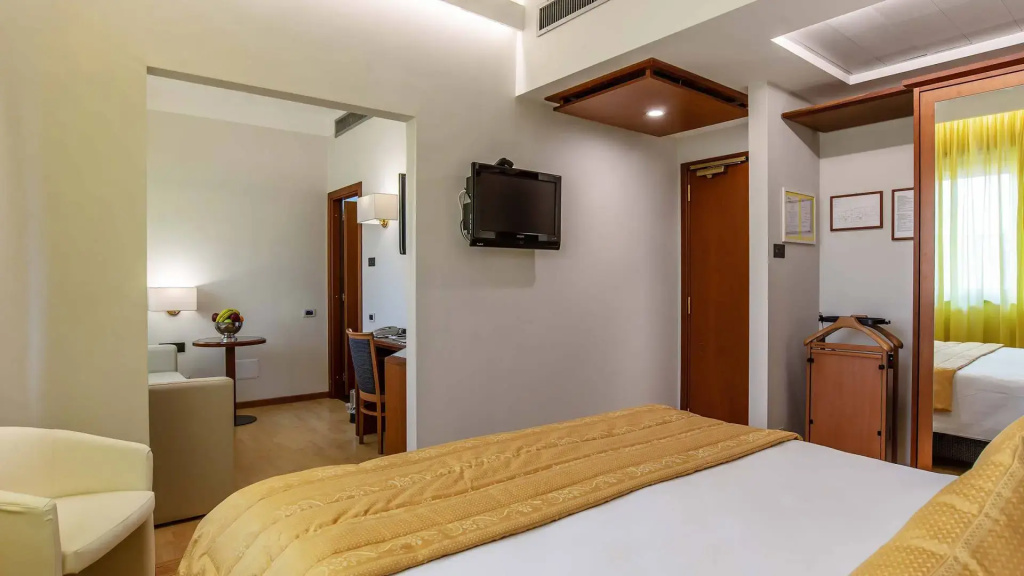 Double Family Suite (full double bed)
