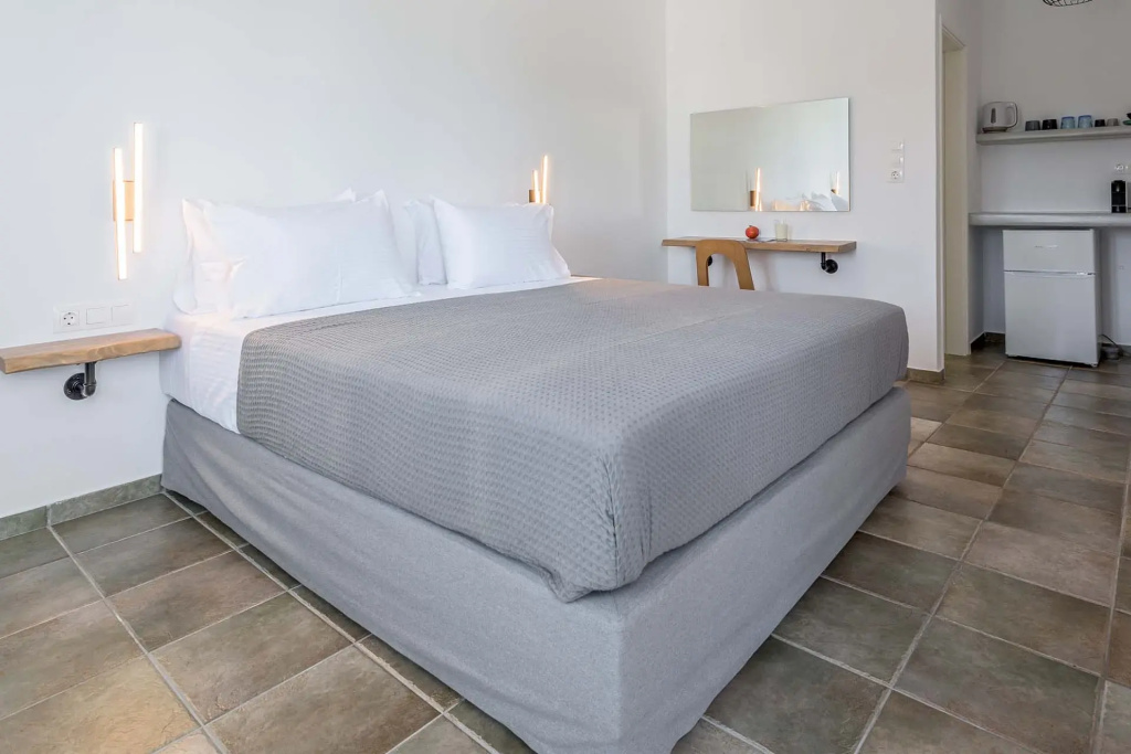 Double room (full double bed)