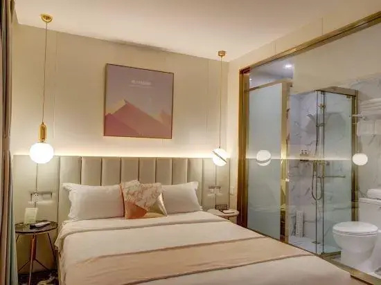 Light Luxury Double room (full double bed)