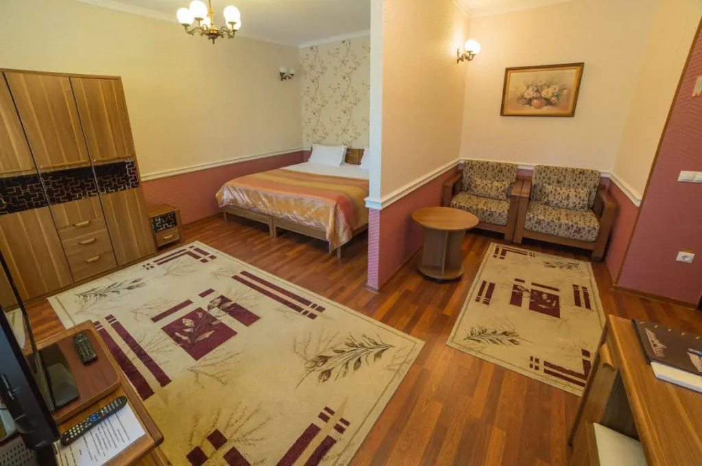 Double Suite (full double bed)
