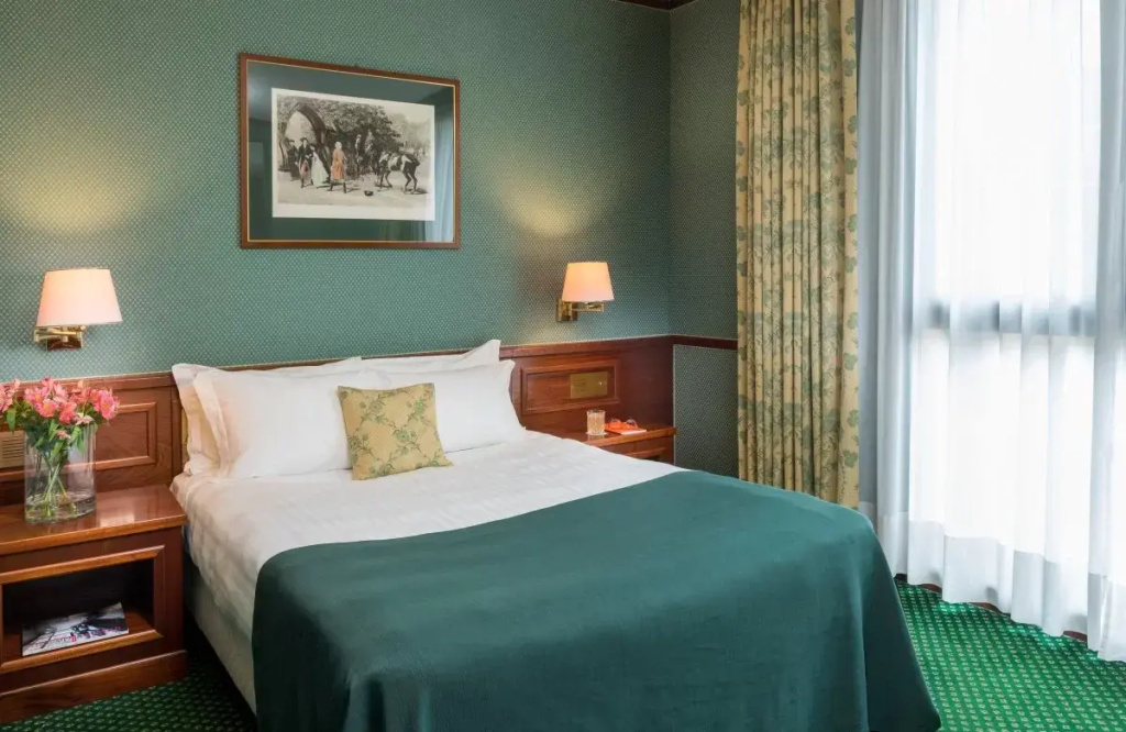 Down to Earth Double room (full double bed)