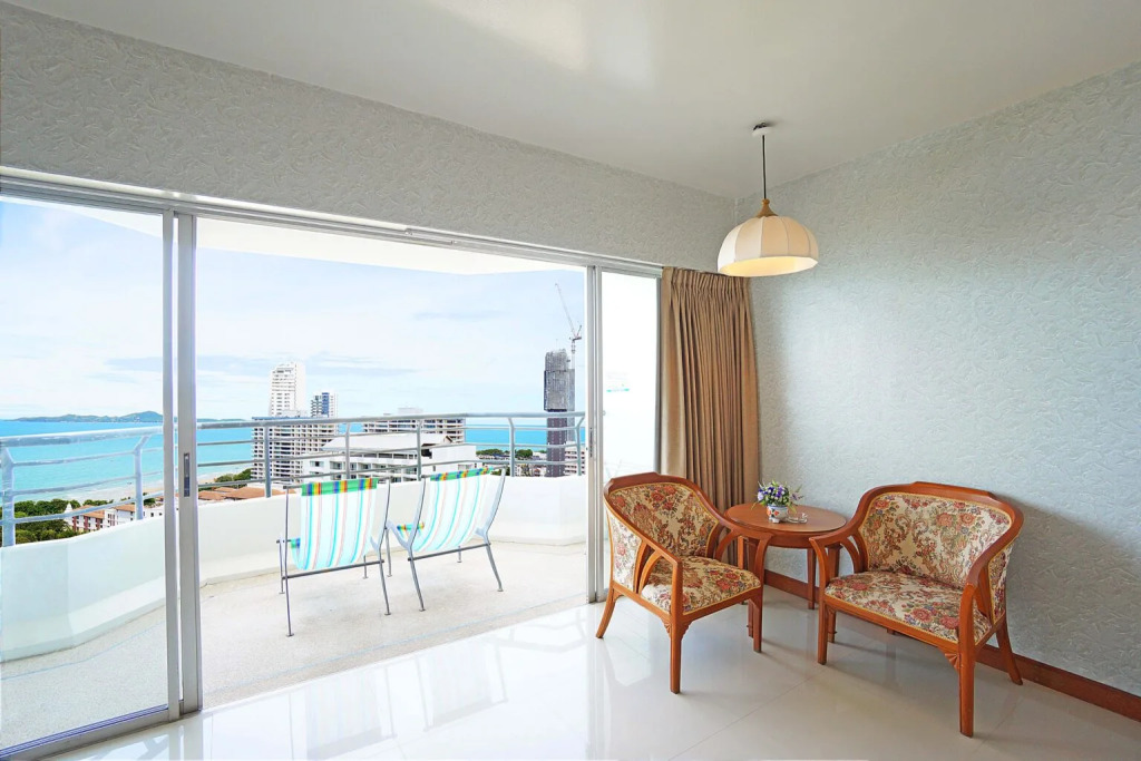 Двухместный номер Superior с частичным видом на море 2 отдельные кровати в Pattaya Park Beach Resort