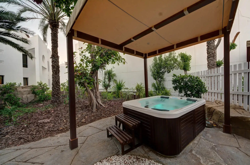 Dubai Marine Beach Resort & Spa