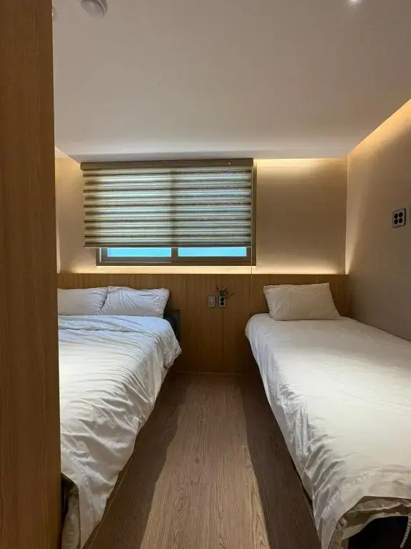 Triple room with city view