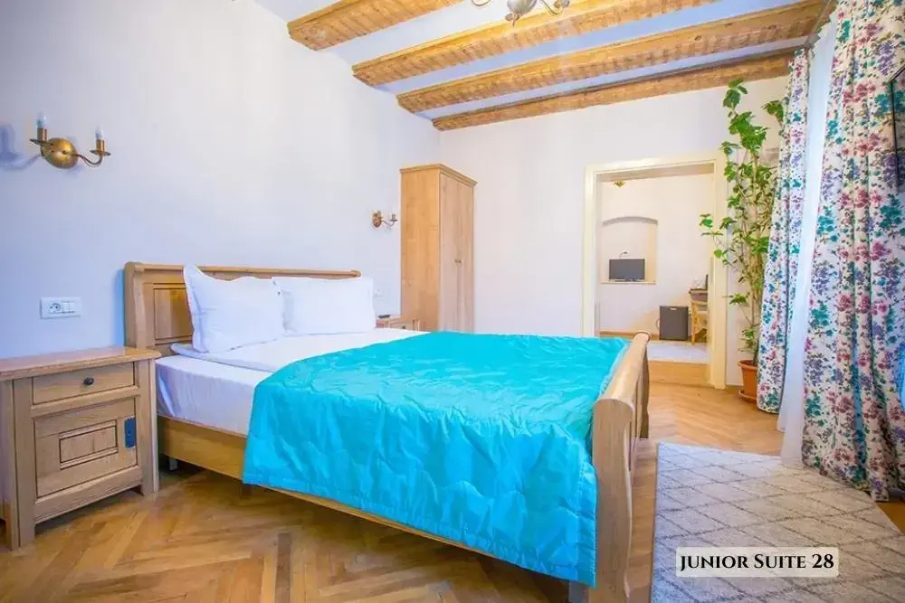 Double Junior Suite (full double bed)