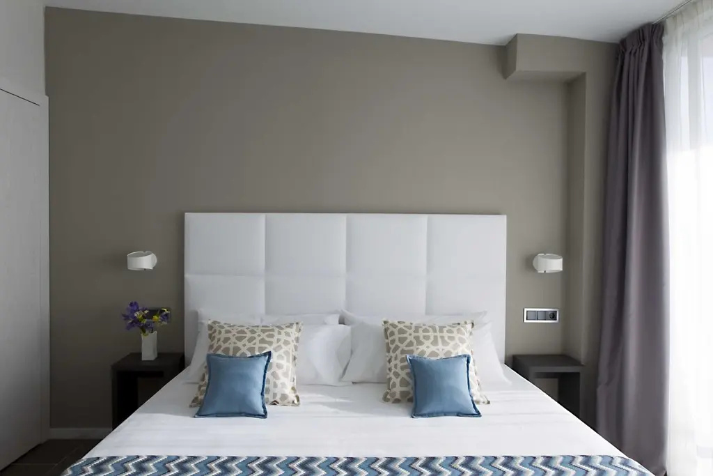 Premium Double room (full double bed)