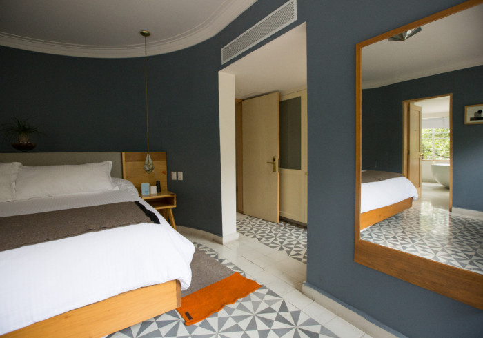 Corner Double Suite (full double bed)