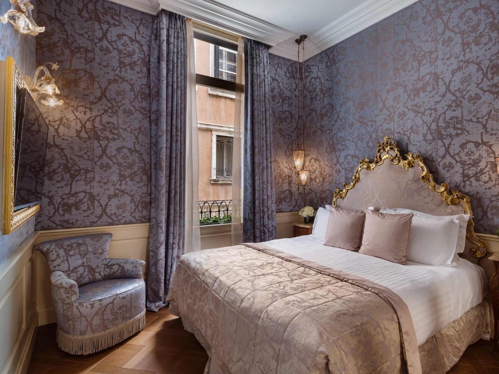 Deluxe Double Suite (full double bed) (bed type is subject to availability)
