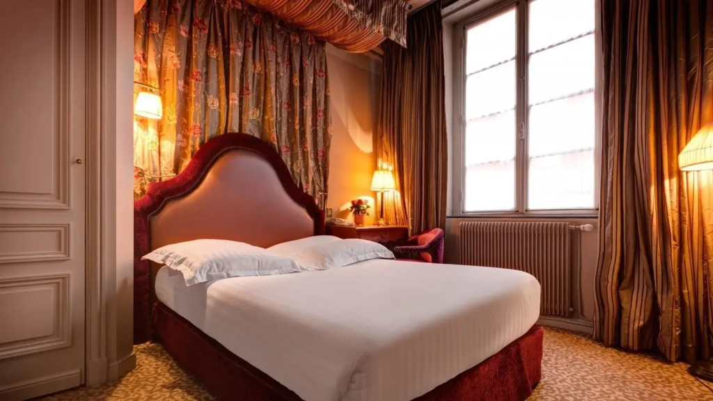 Classic Double room (full double bed)