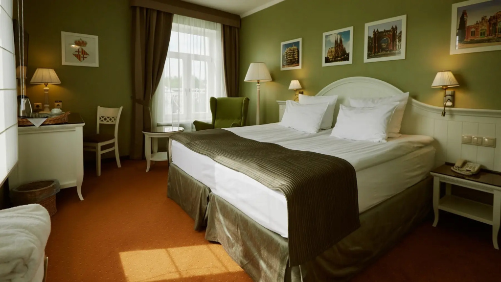 Staryij Gorod Hotel Room Type - Standard Double room with city view full double bed