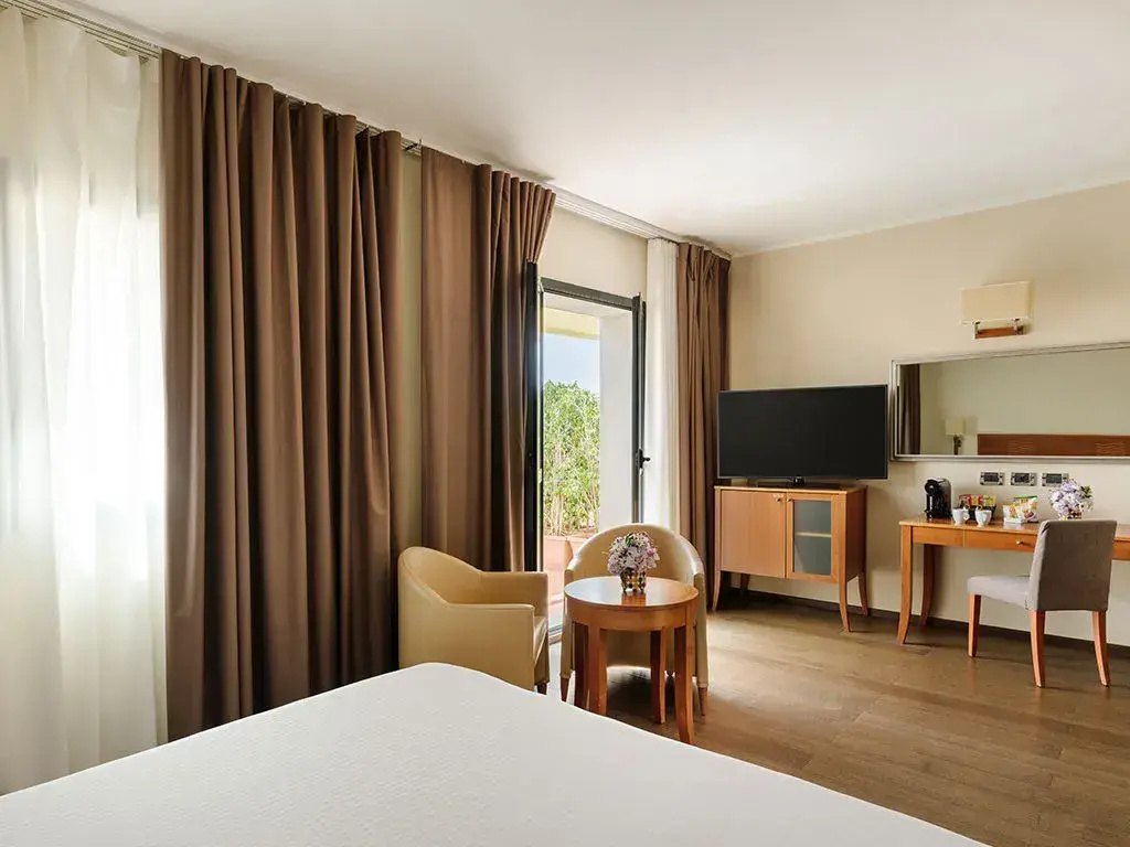 Double Junior Suite (full double bed)