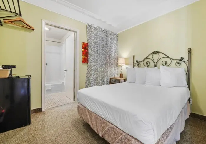 Double room (full double bed)