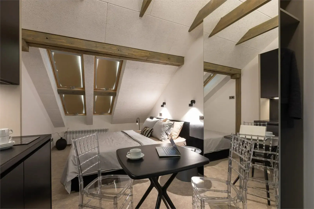 Art Deco Double Apartment (full double bed)