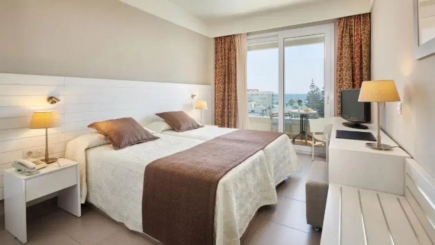 Double room with balcony and with pool view (full double bed)