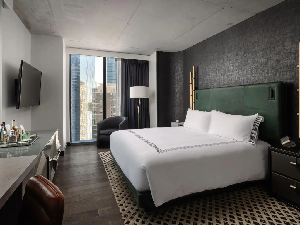 Room with city view