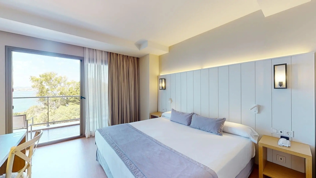 Double Junior Suite (full double bed)