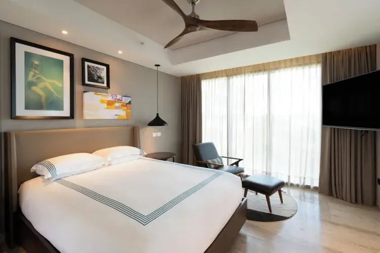 Beach House Double room with partial ocean view (full double bed)