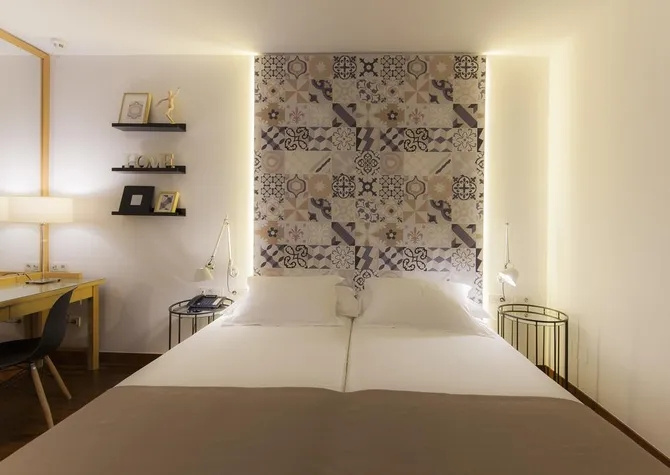Vincci Double room with city view (full double bed)