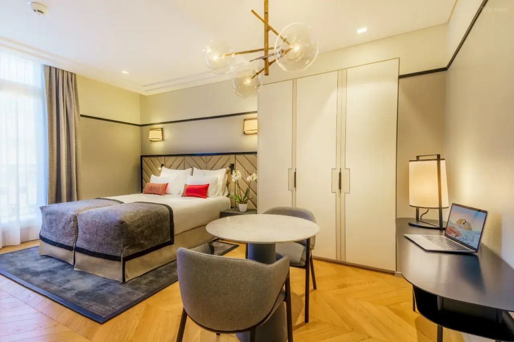 Premier Double Studio Suite (full double bed)