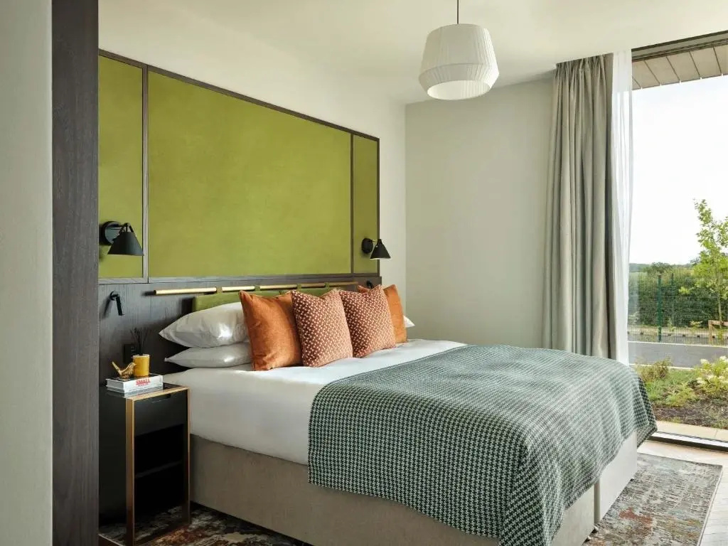 4 Bedrooms Dual-Aspect Residence