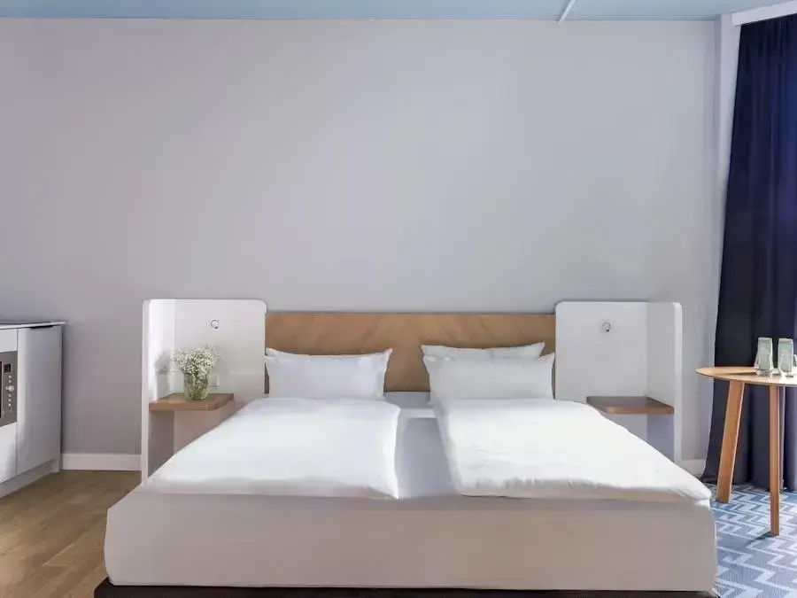 Extra Large Double Studio with balcony (full double bed)