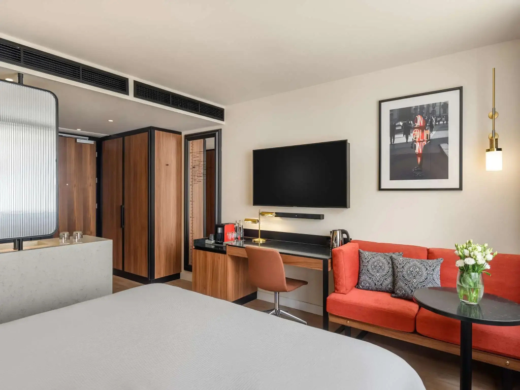 Deluxe Double room (full double bed)