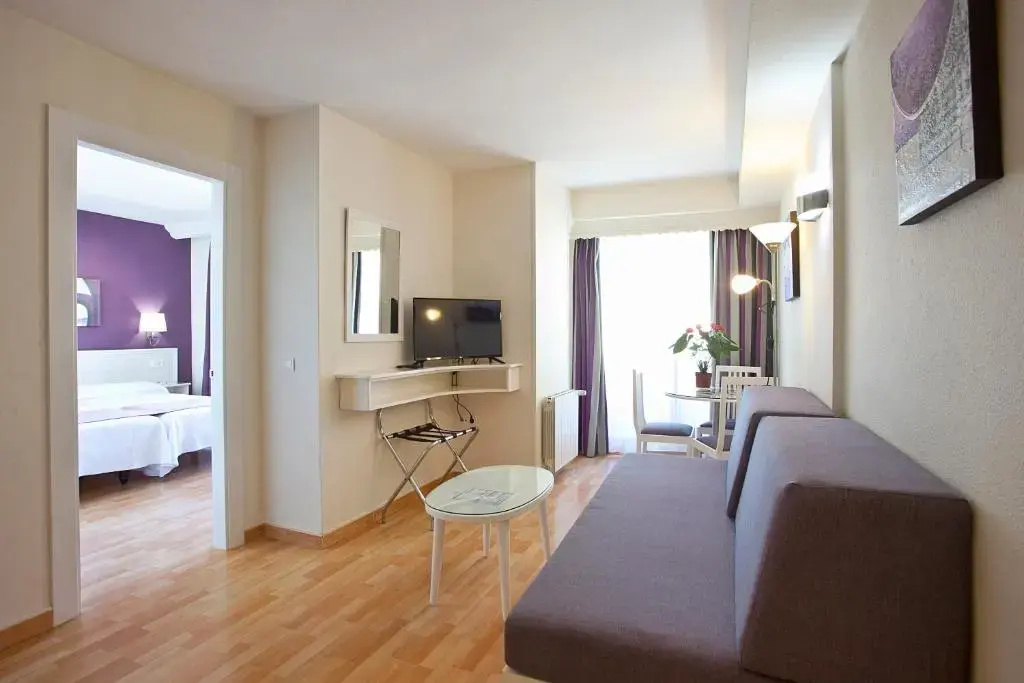 1 Bedroom Apartment with partial sea view