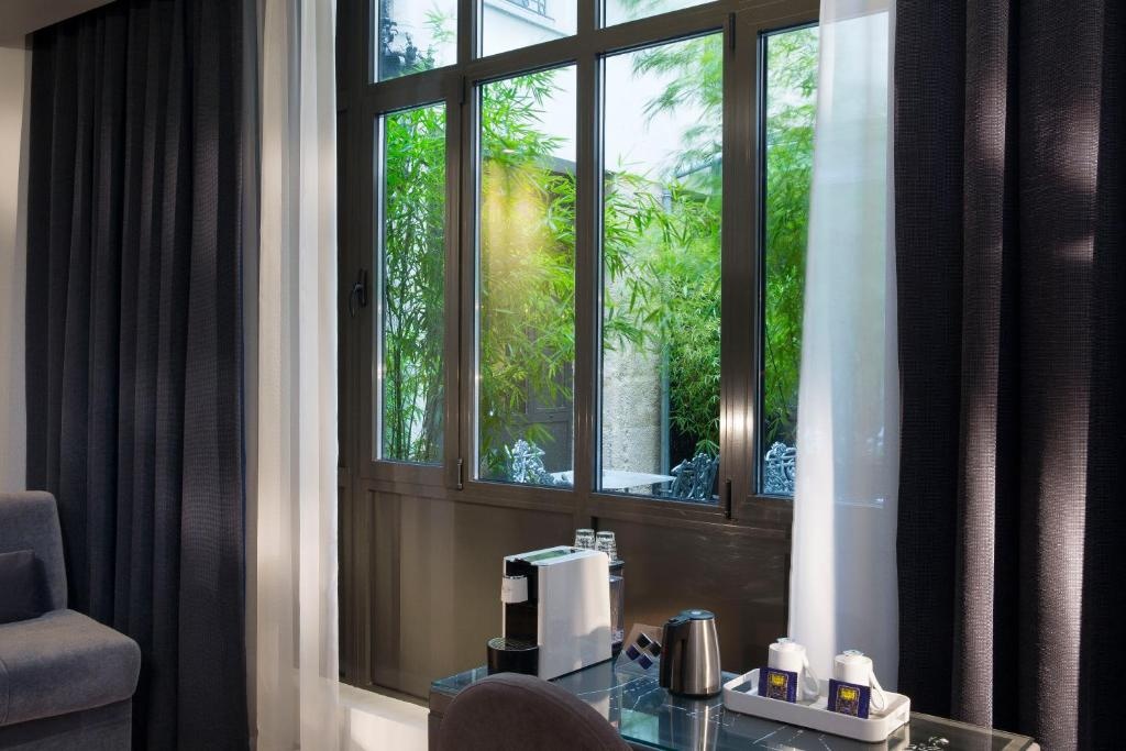 Hotel Mademoiselle 53