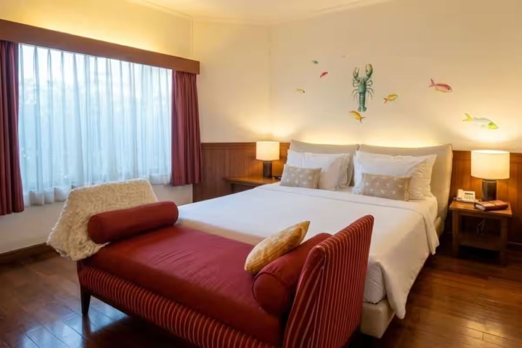 Double Suite Poolside (full double bed)