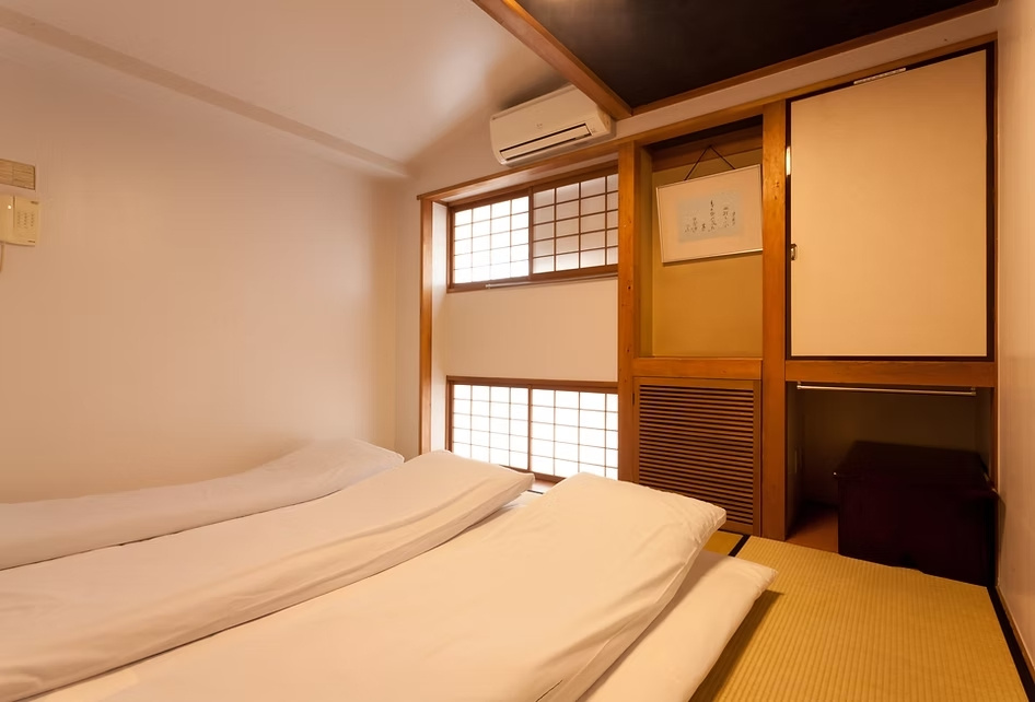 8 Tatami Mat room