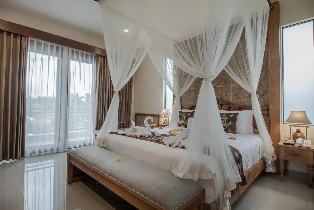 Suite with pool view