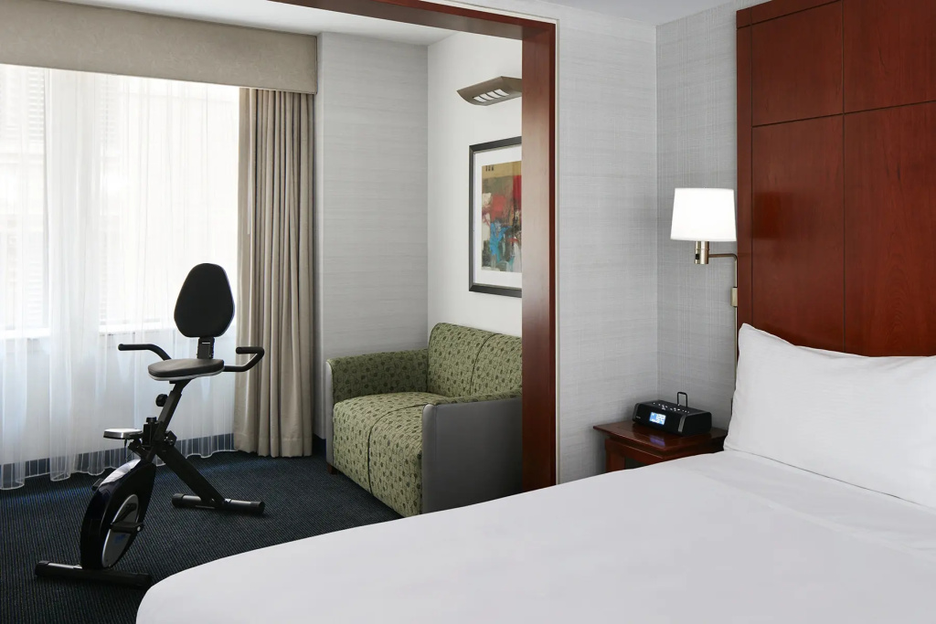 One-room Double Kitchenette Suite (full double bed)