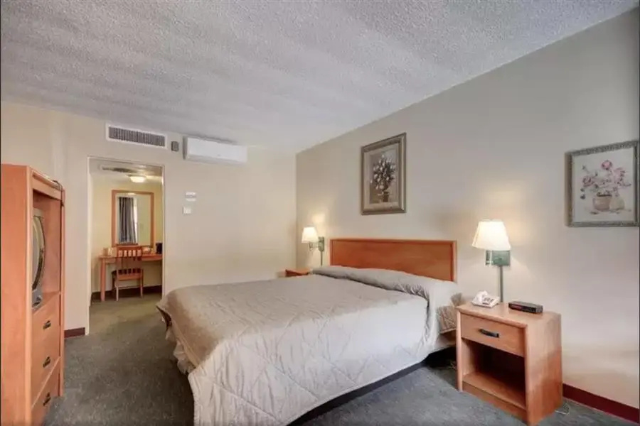 Double room (full double bed)