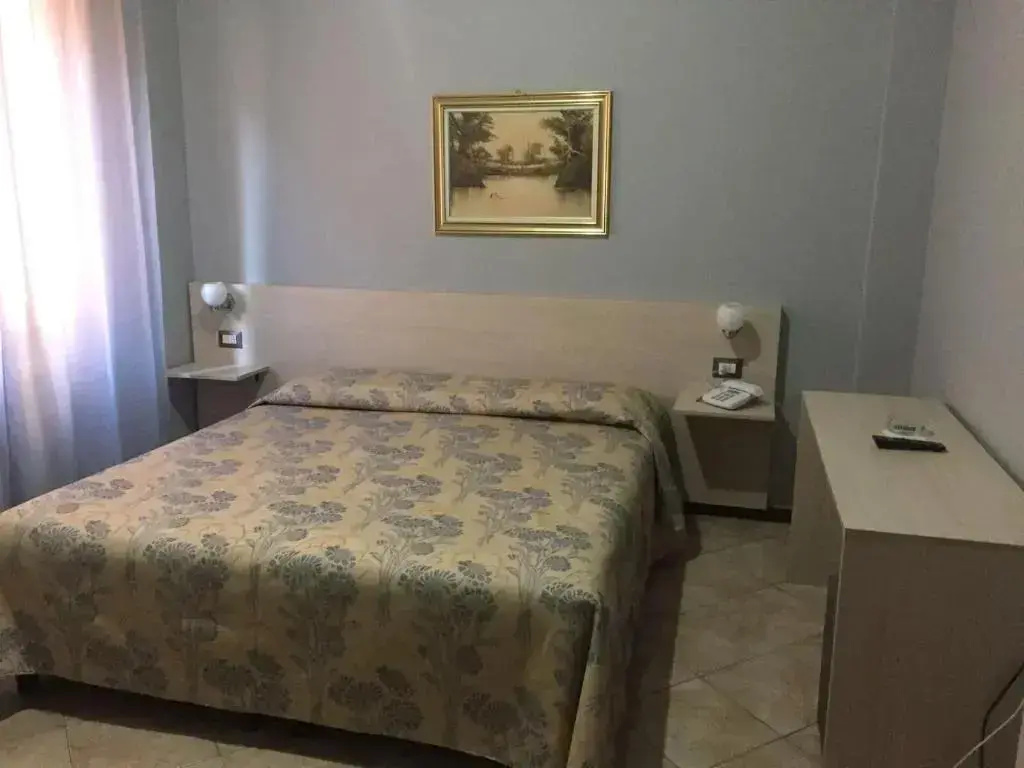 Double room (full double bed)
