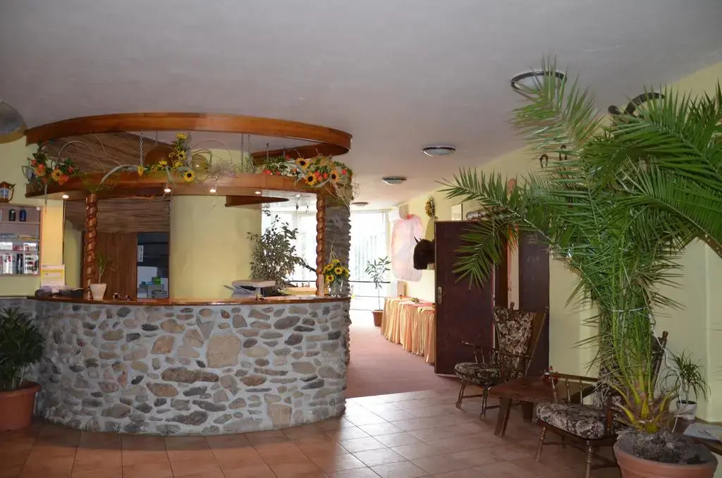 Lobby & Reception