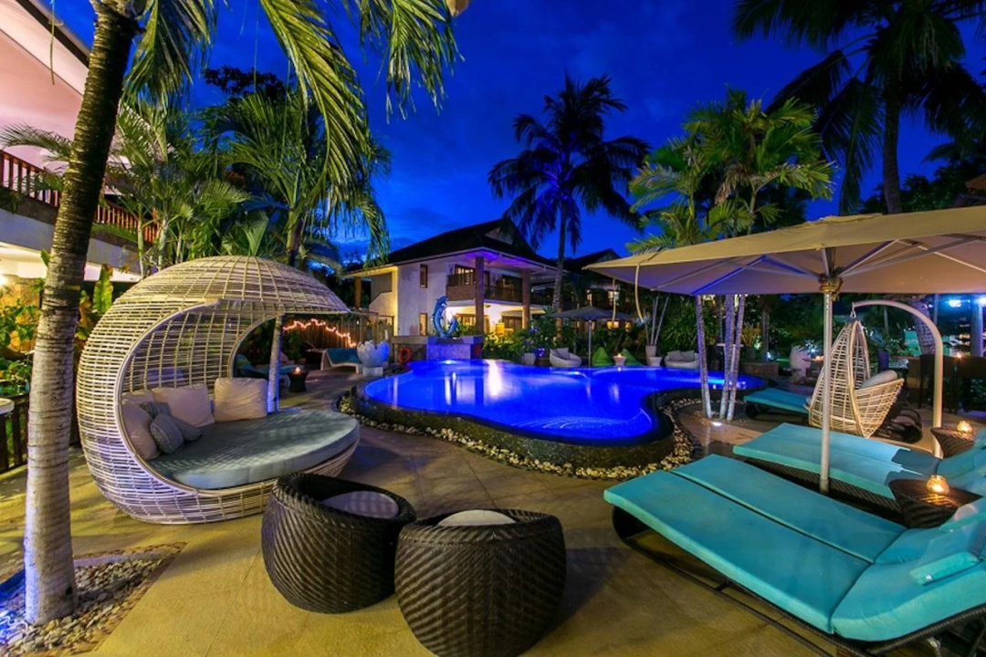 Le Duc de Praslin — the pool