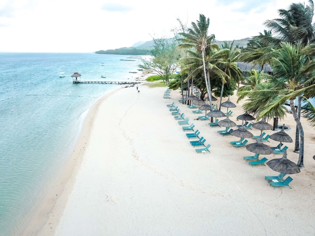 OUTRIGGER Mauritius Beach Resort — the beach