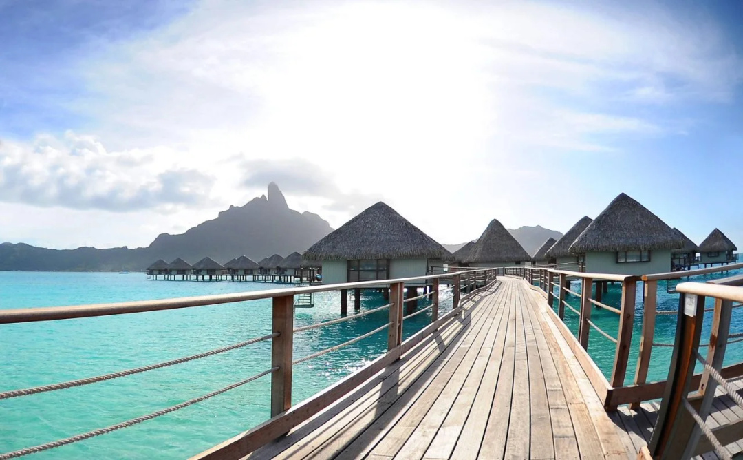 The Westin Bora Bora Resort & Spa — a balcony