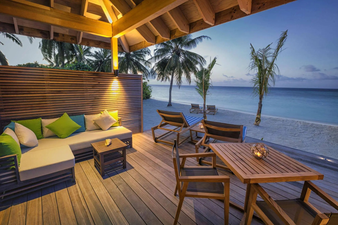 Hurawalhi Island Resort — the grounds