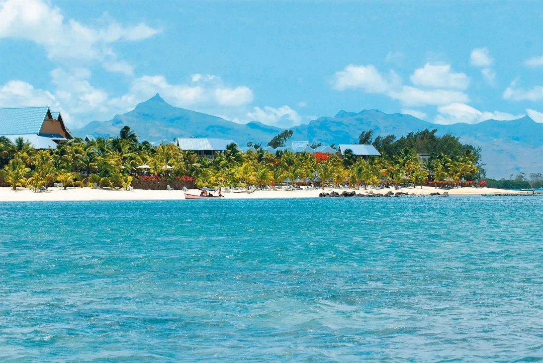 Trou aux Biches Beachcomber — the beach