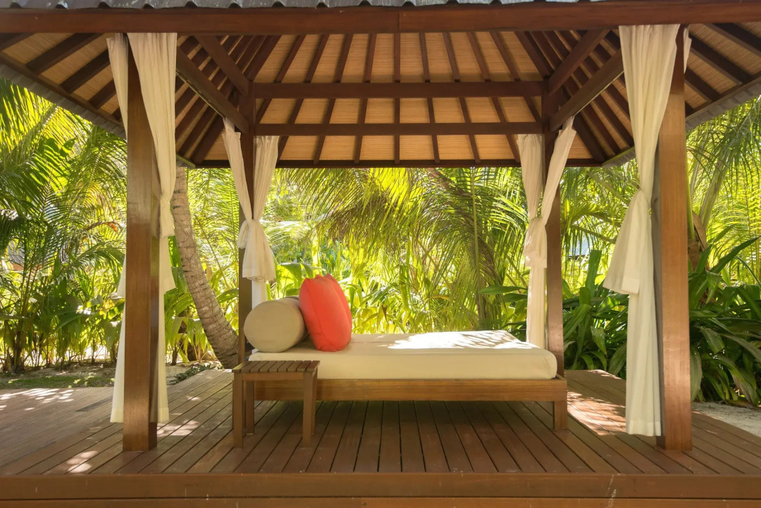 Denis Private Island — the grounds
